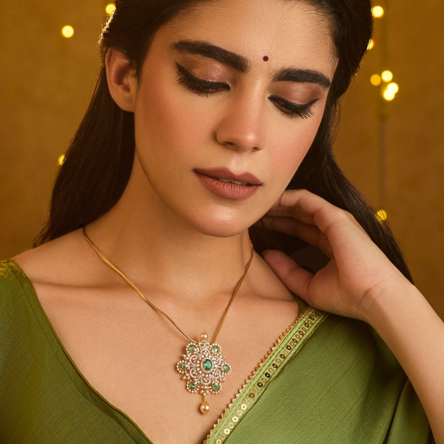 Nivriti Green & White CZ Silver Pendant Necklace