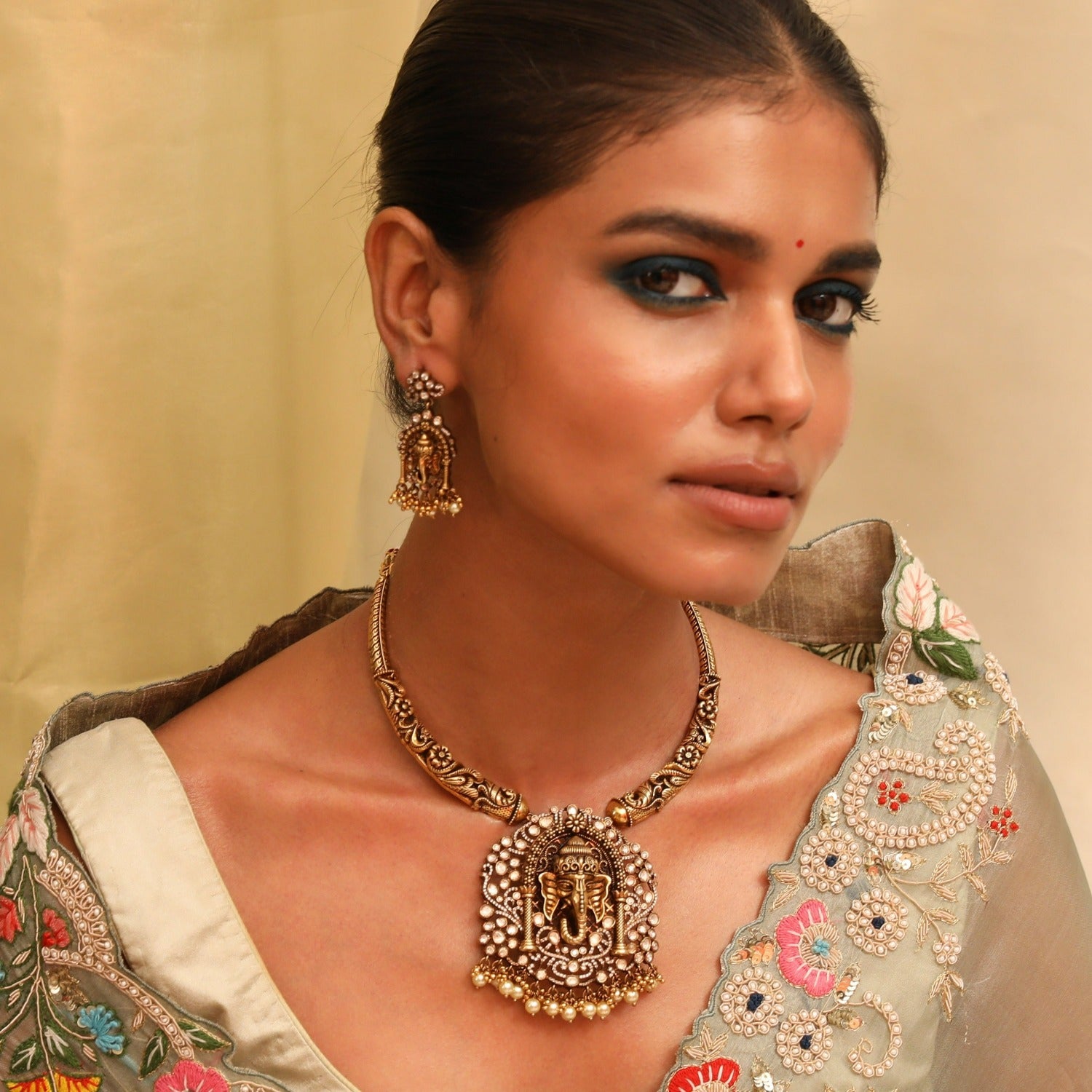 Omkara Moissanite Silver Hasli Necklace Set