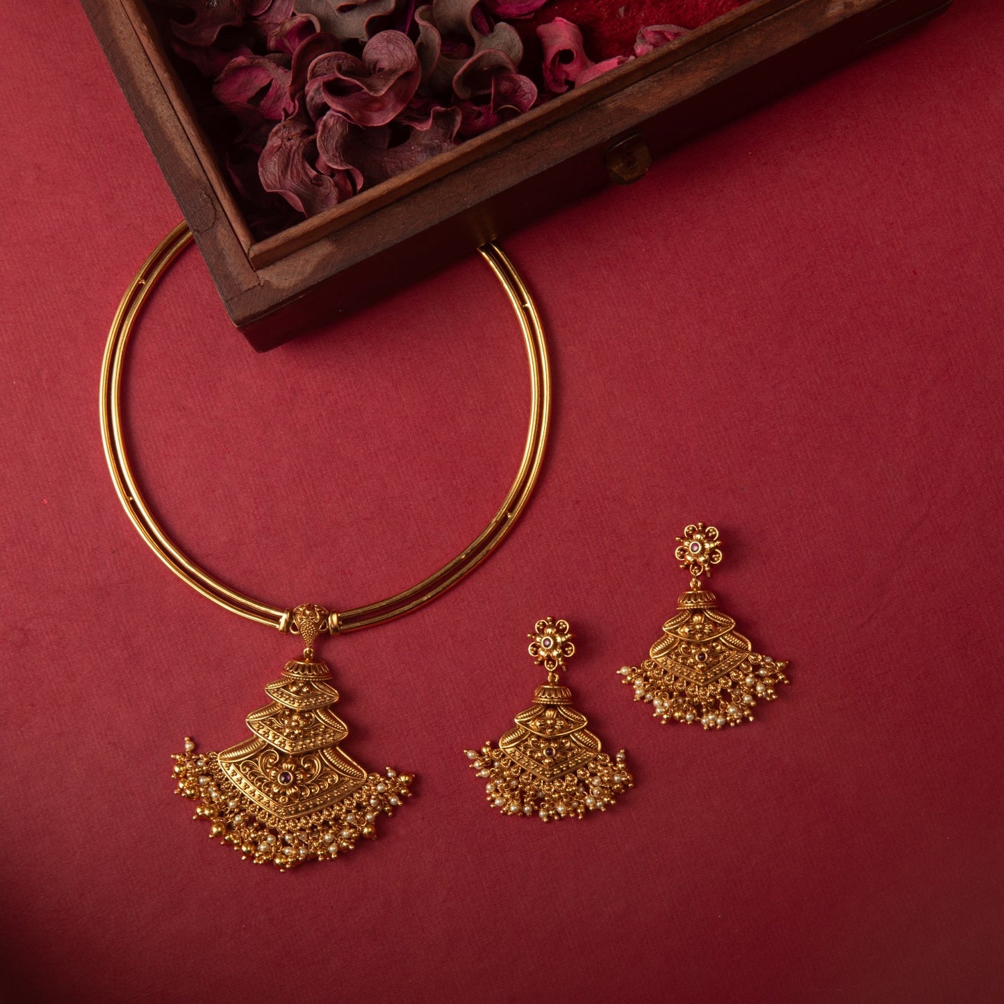 Swara Classic Floral Silver Hasli Set