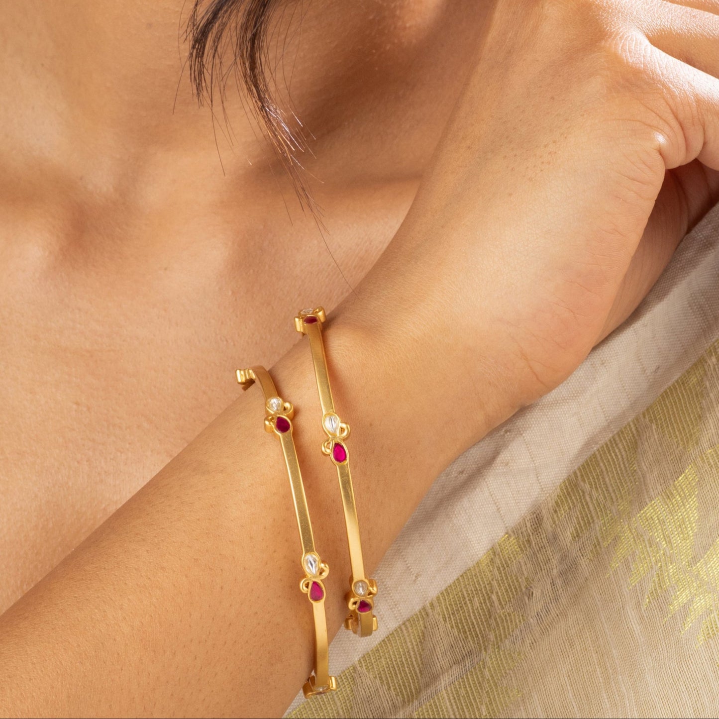 Nazaakat Silver Bangle