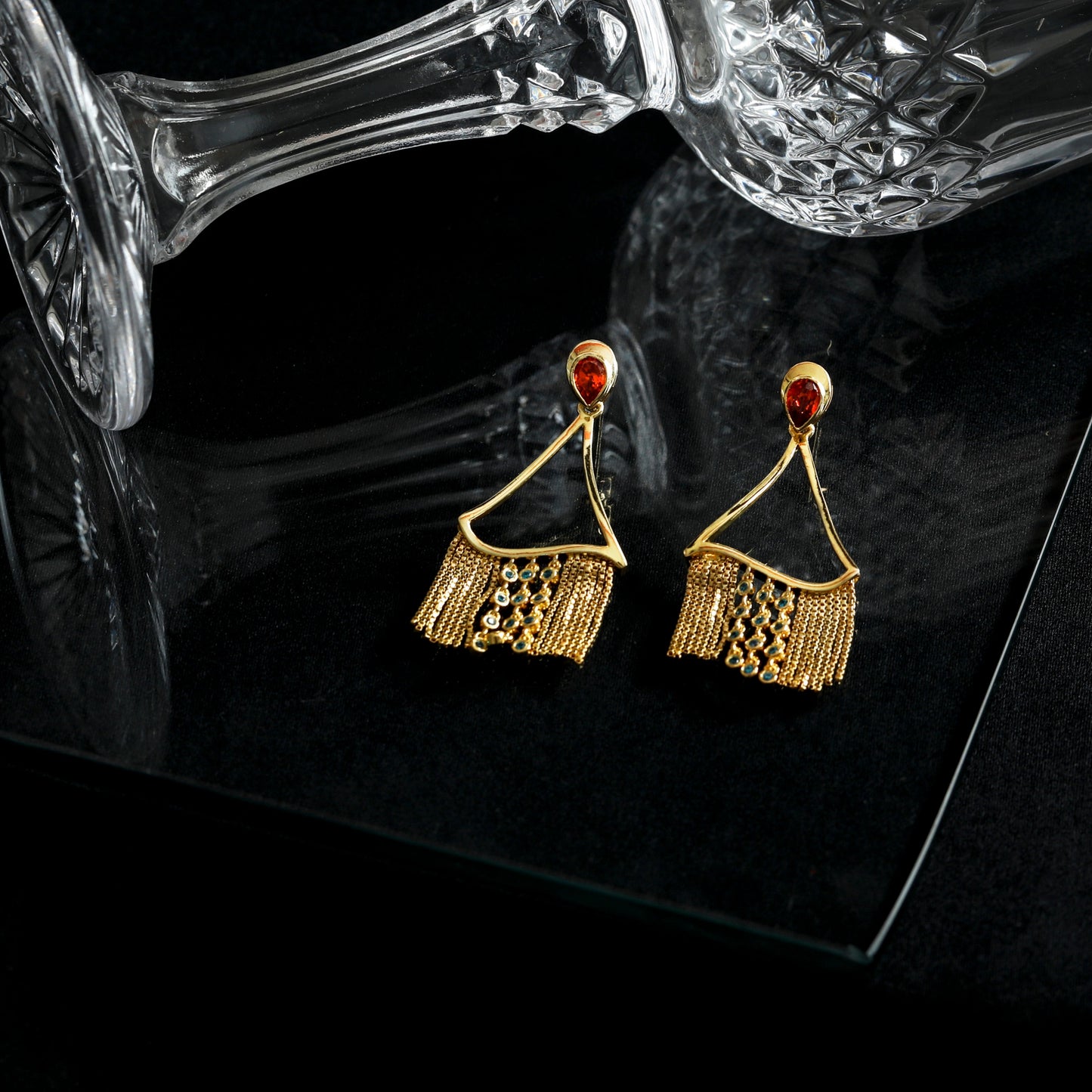 Fringe Kolmio Gold Plated Silver Drop Earrings