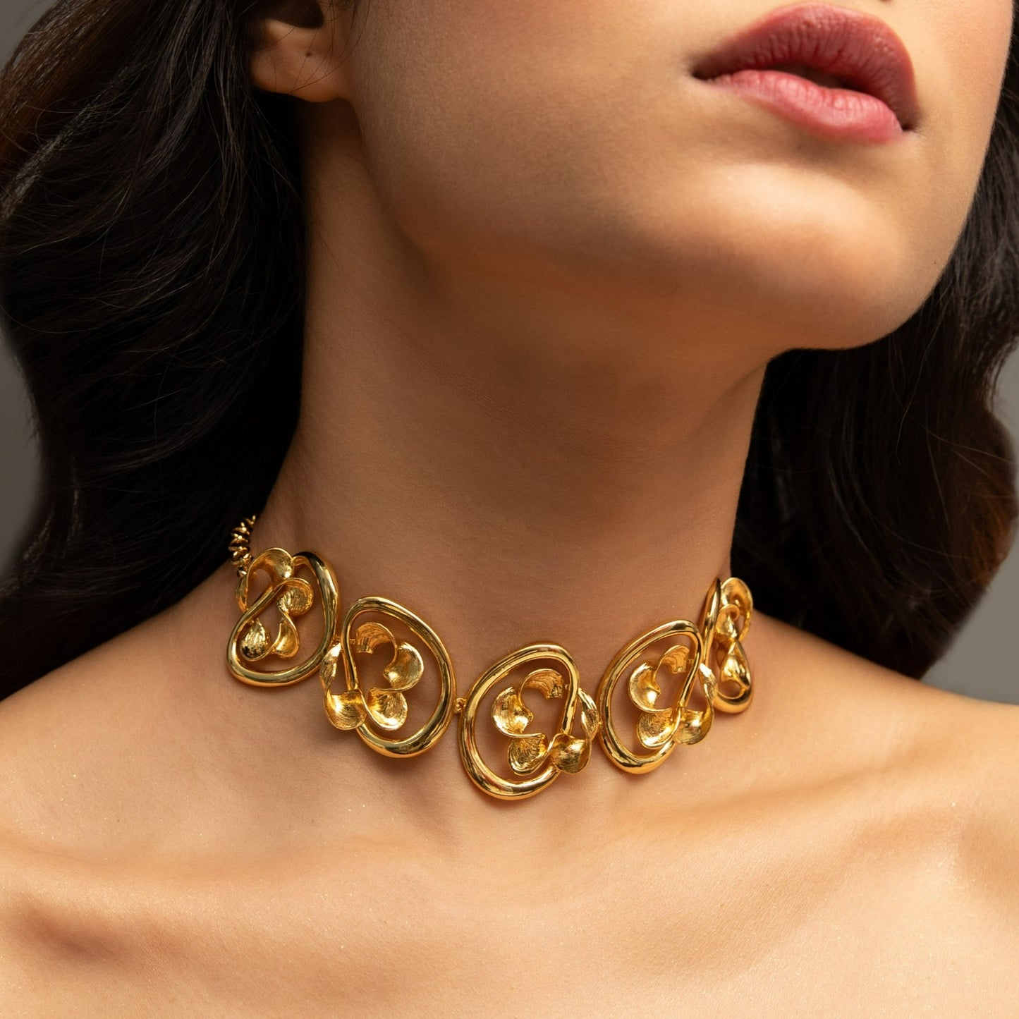 Sandscape Statement Floral Silver Choker