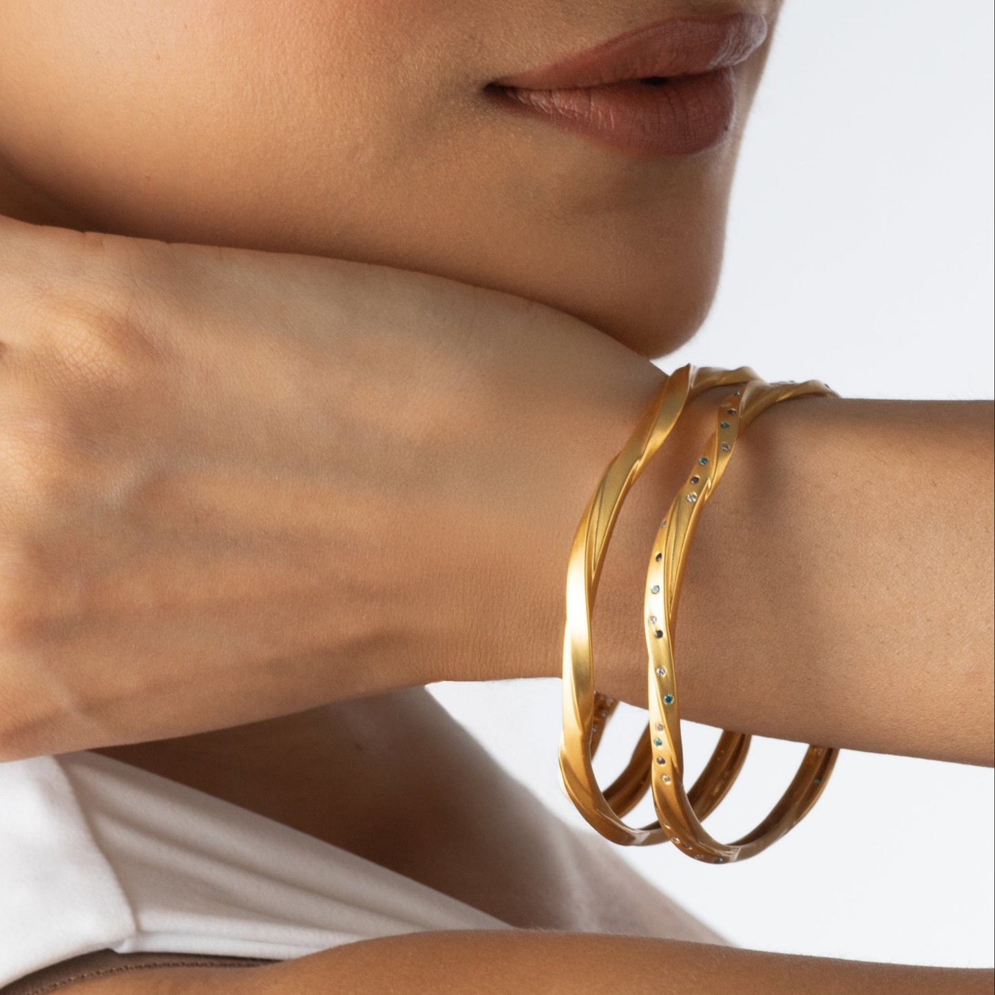 Coastline Sway Silver Bangle