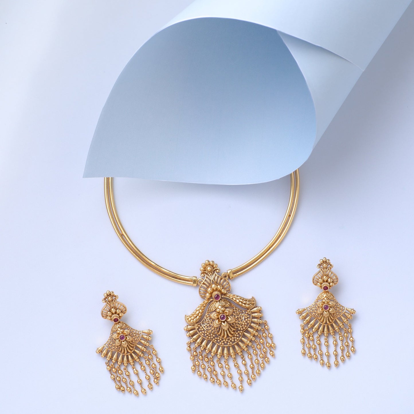 Swara Floral Frill Silver Hasli Necklace Set