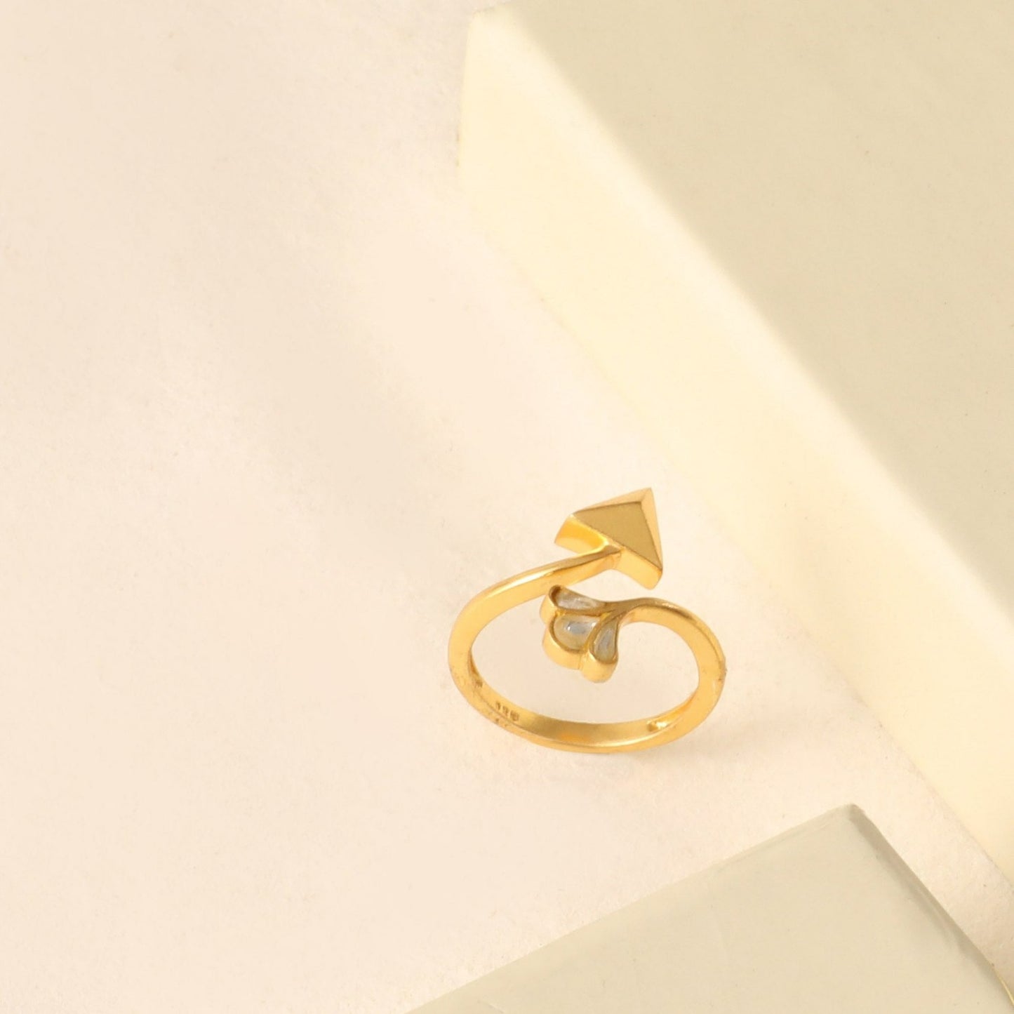 Pyramid Floral Silver Finger Ring