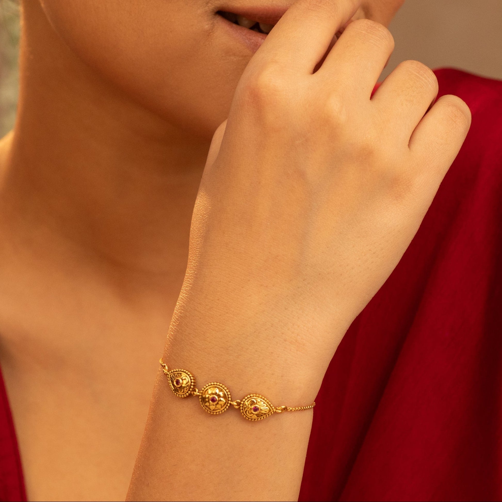 Aarini Antique Silver Bracelet