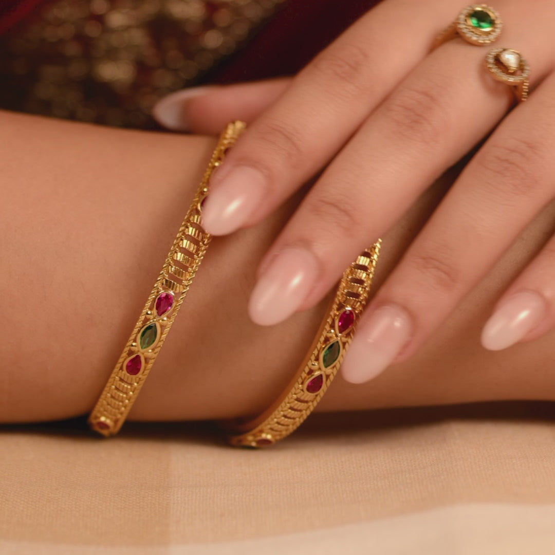 Regal Bloom Kempu Antique Bangle