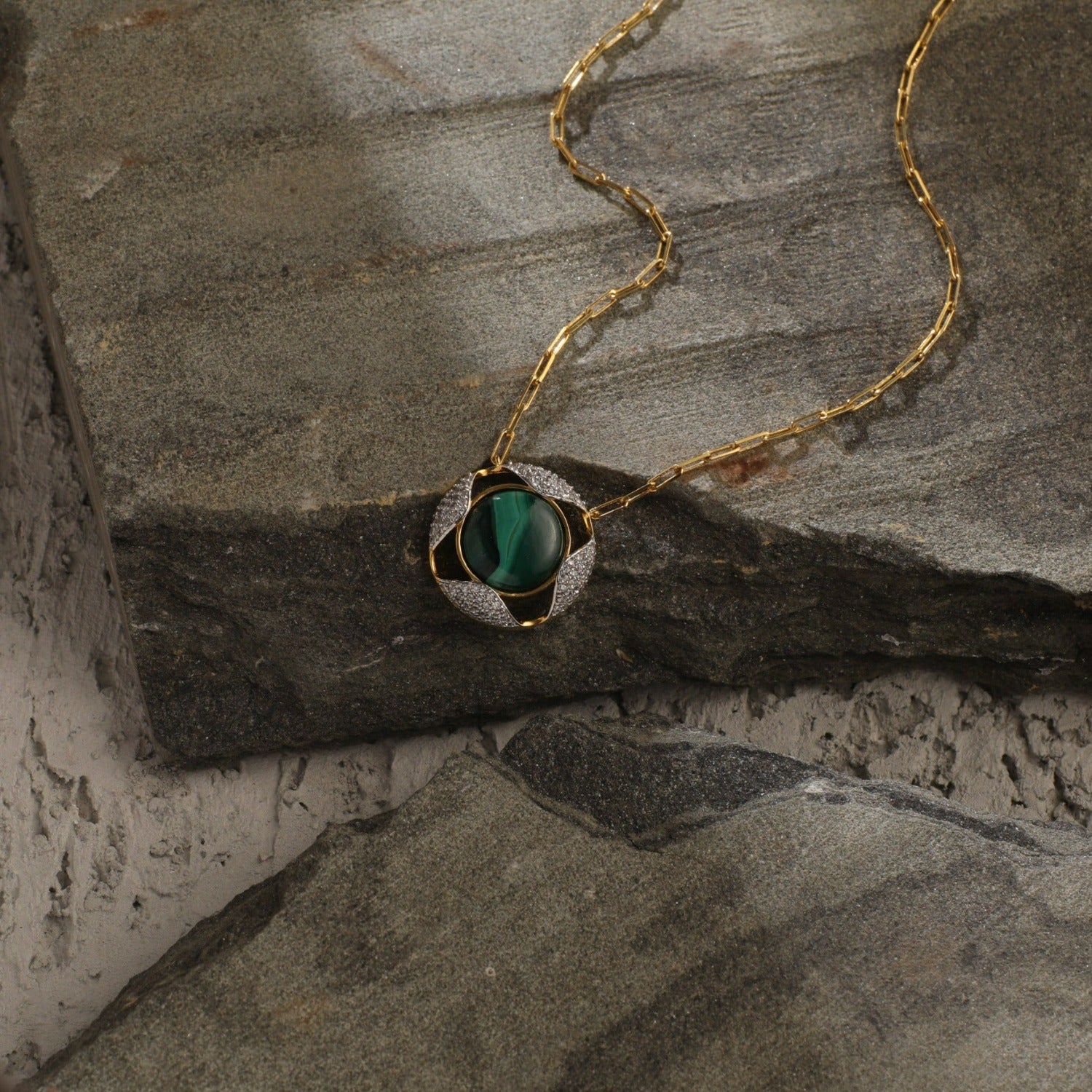 Malachite Curio Gemstone Necklace