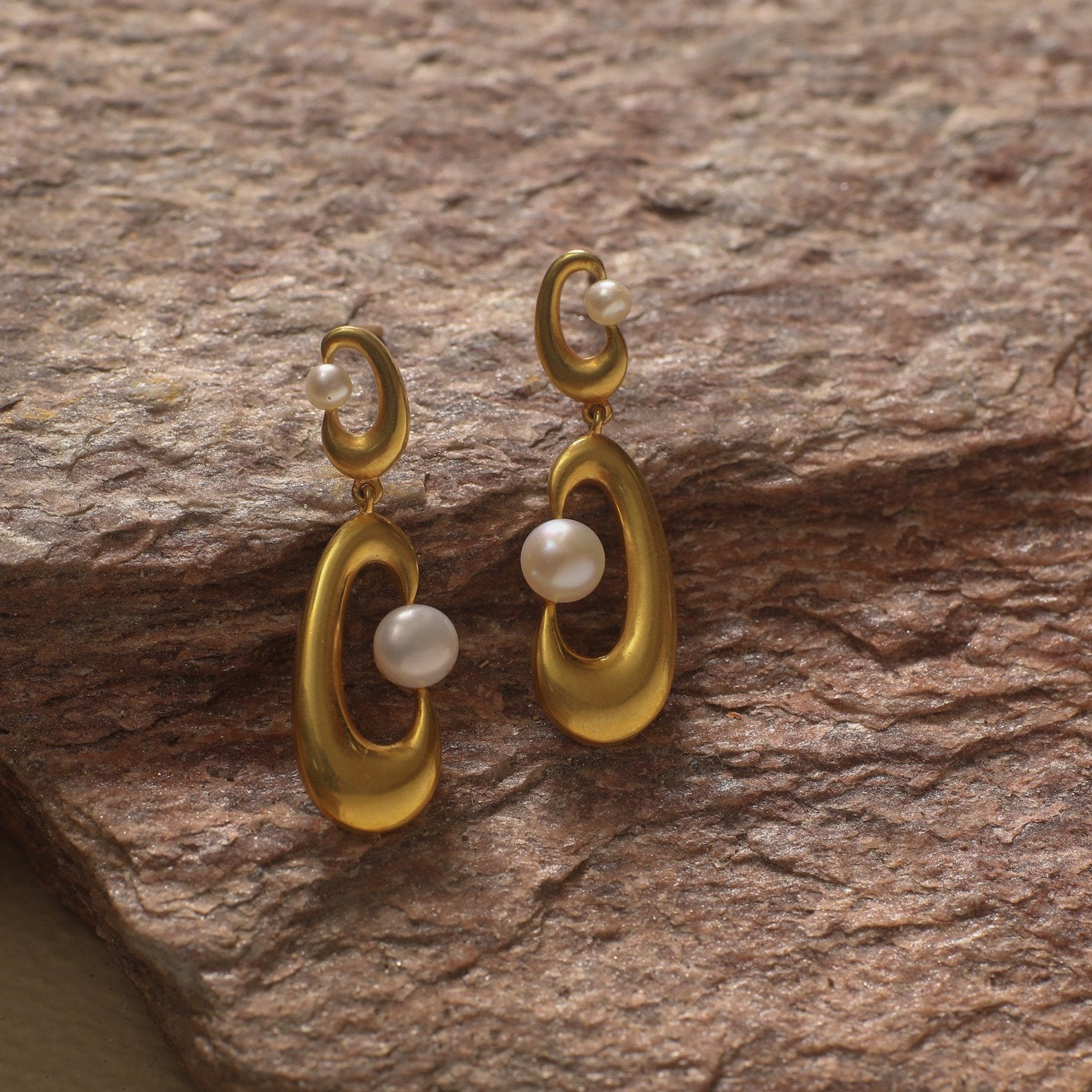 Alia Pearl Oval drop Silver Earrings 
